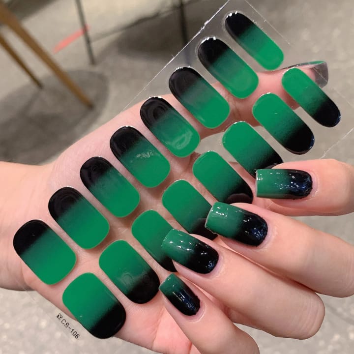 ملصقات فن الأظافر ذاتية اللصق