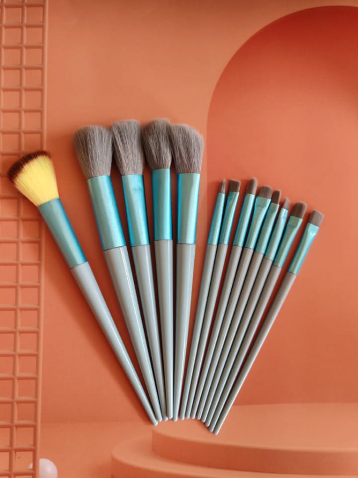 مجموعة فرش مكياج مسطحة احترافية مع حقيبة