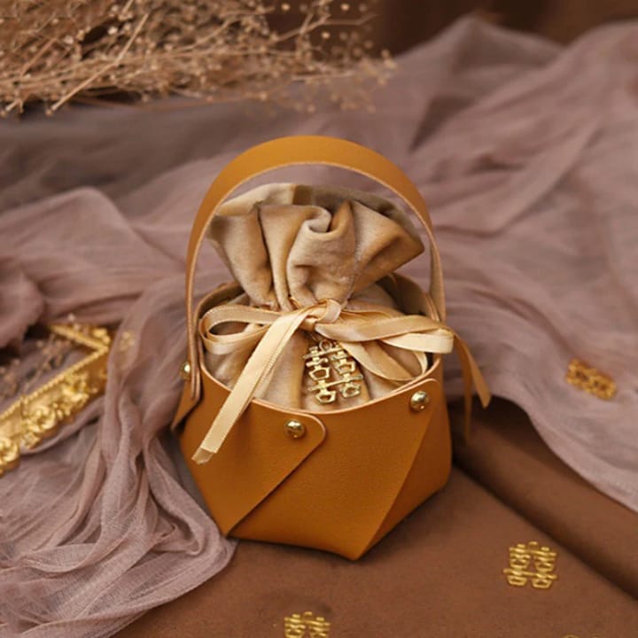 حقيبة هدايا فاخرة من جلد البولي يوريثان لحفلات الزفاف، تحتوي على شوكولاتة.
