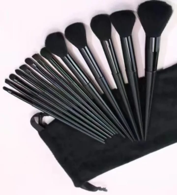 مجموعة فرش مكياج مسطحة احترافية مع حقيبة