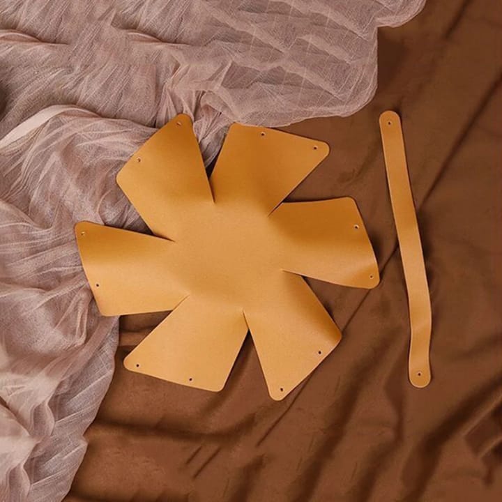 حقيبة هدايا فاخرة من جلد البولي يوريثان لحفلات الزفاف، تحتوي على شوكولاتة.